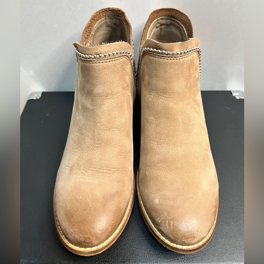 Steve Madden Koto Studded Tan Leather Ankle Boots 7M